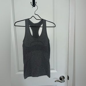 Lululemon size 4 tank